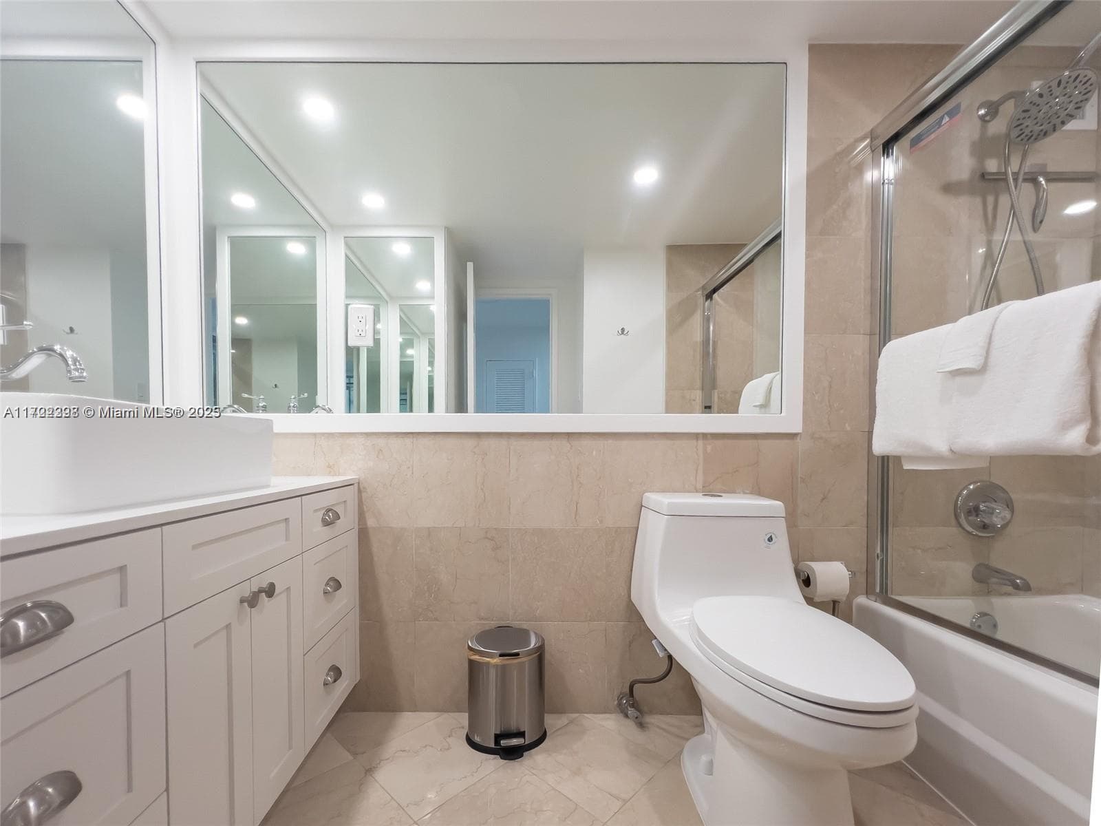 5161 Collins Ave 812 photo 8