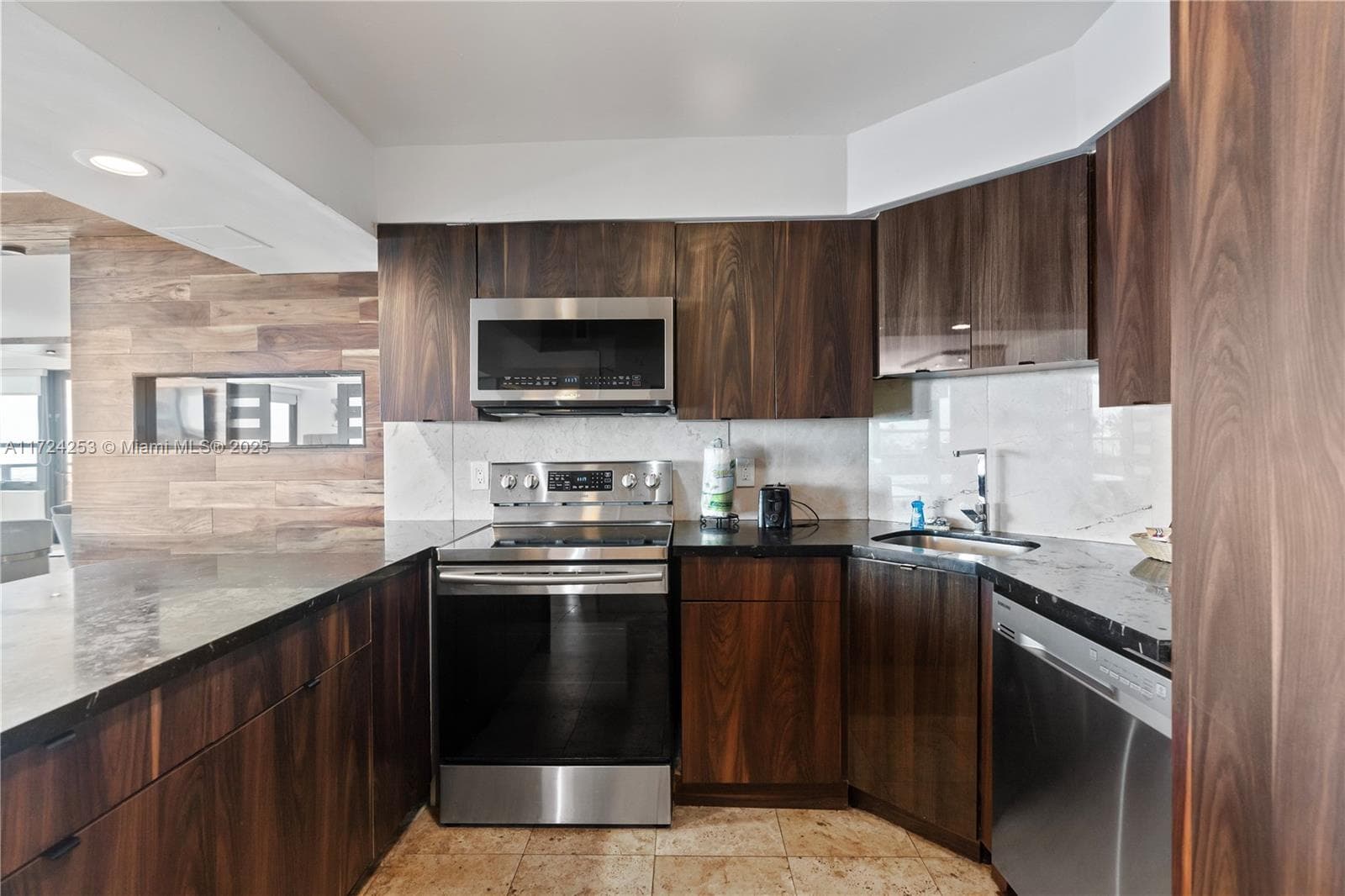 5225 Collins Ave 501 photo 18