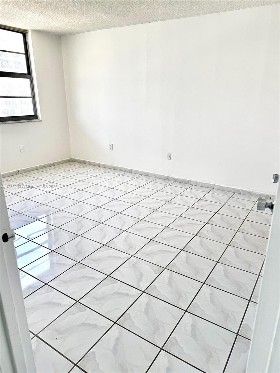5701 Collins Ave 1011 photo 12