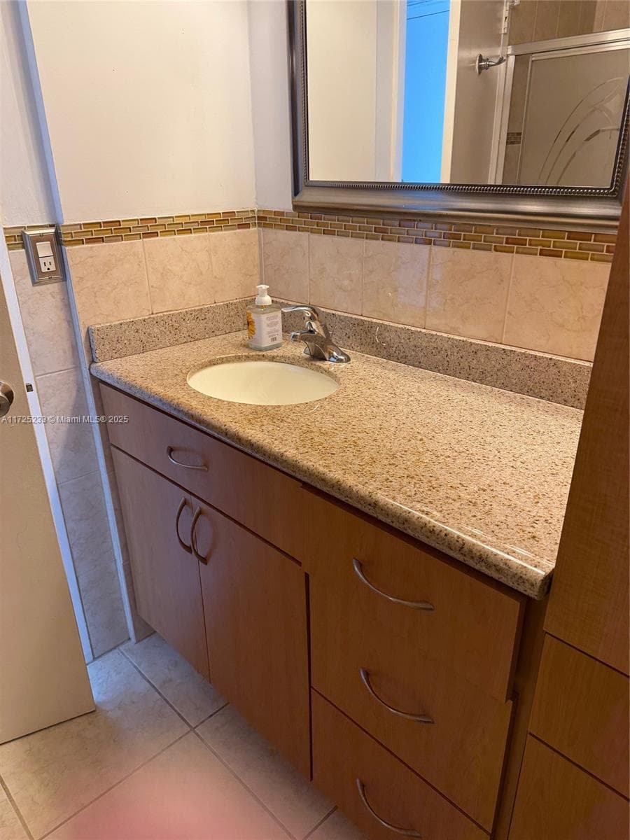 5701 Collins Ave 1011 photo 9