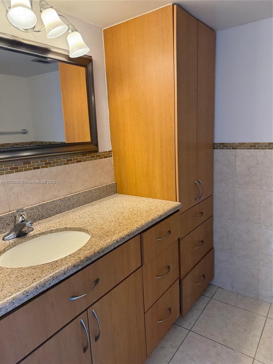 5701 Collins Ave 1011 photo 15