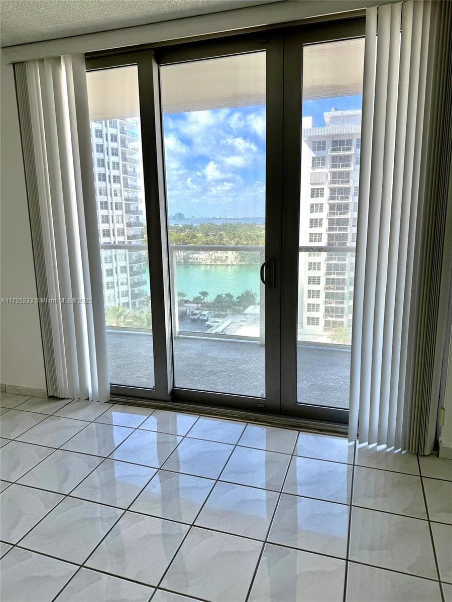 5701 Collins Ave 1011 photo 8