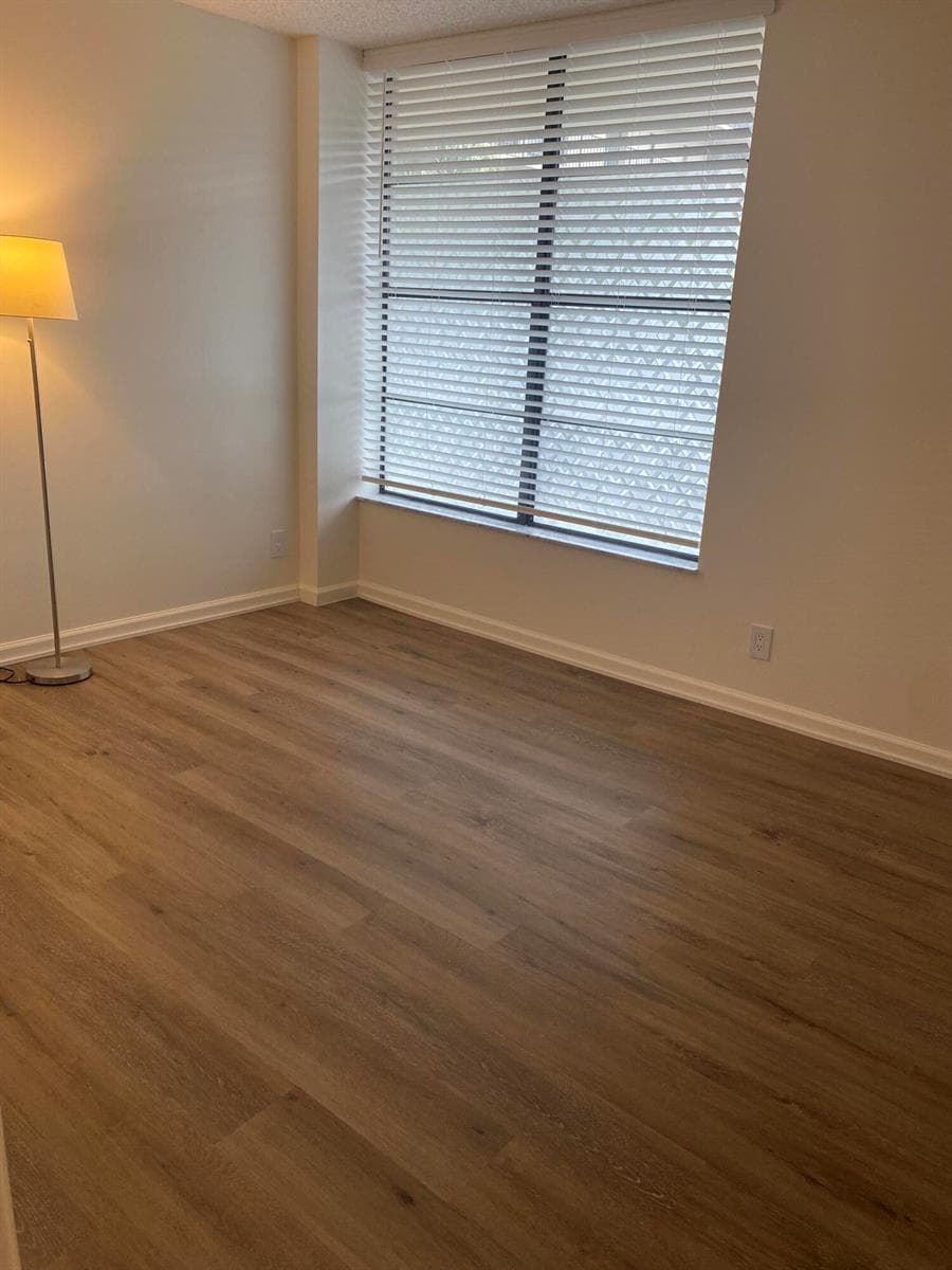 17 Royal Palm Way 305 photo 13