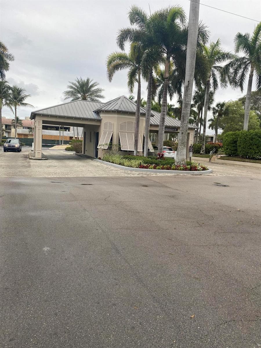 17 Royal Palm Way 305 photo 22