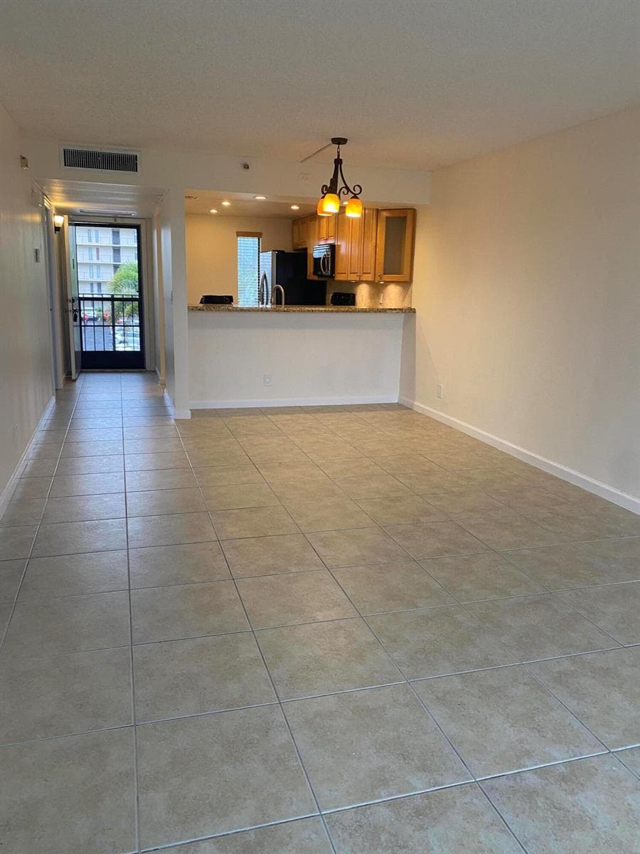 17 Royal Palm Way 305 photo 5