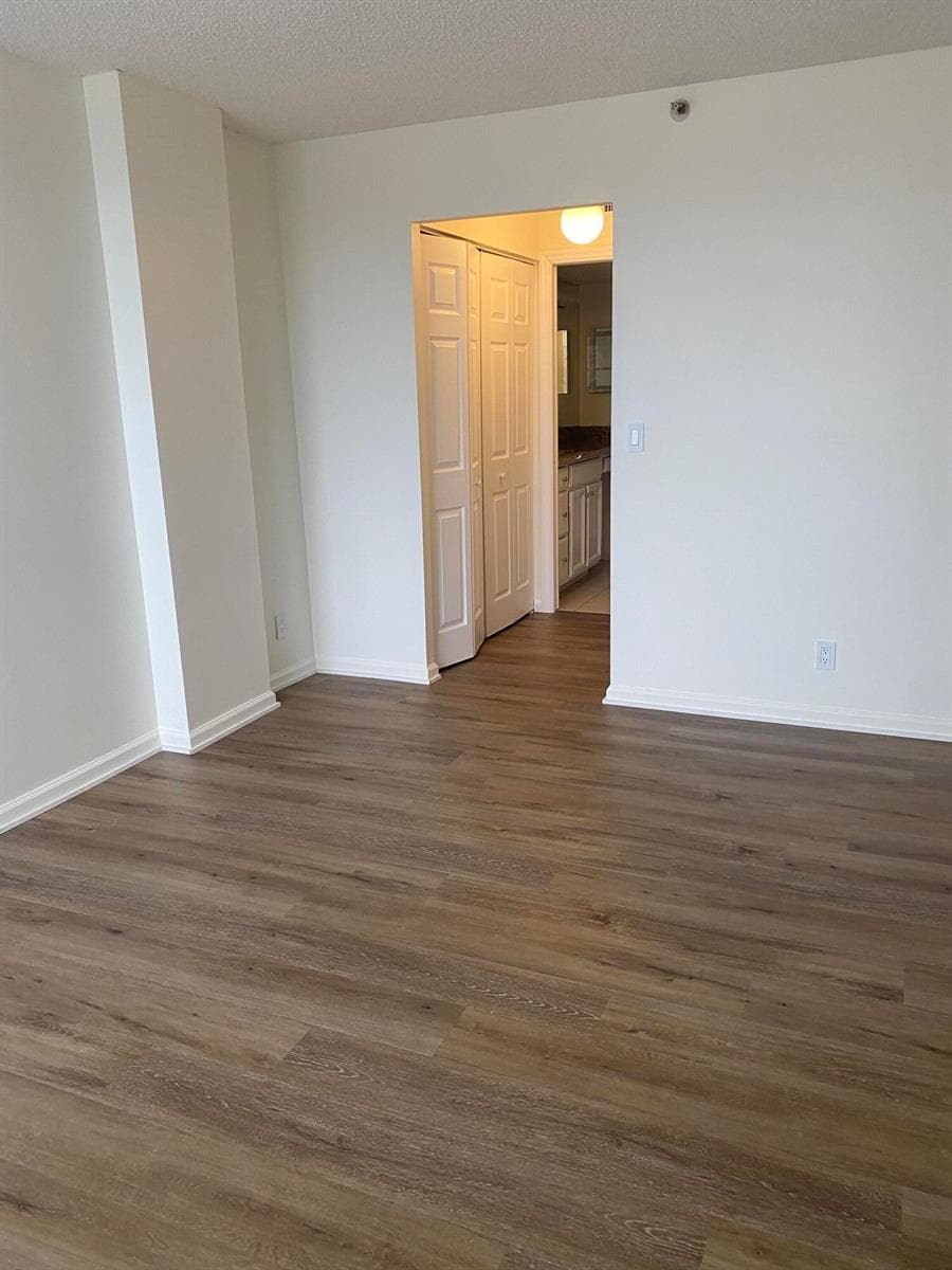 17 Royal Palm Way 305 photo 10