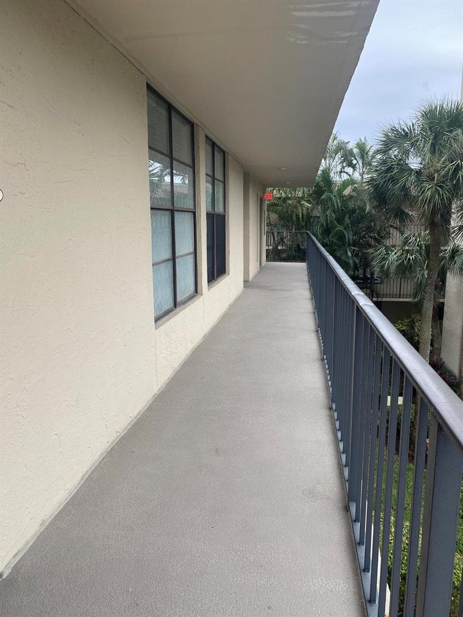 17 Royal Palm Way 305 photo 18
