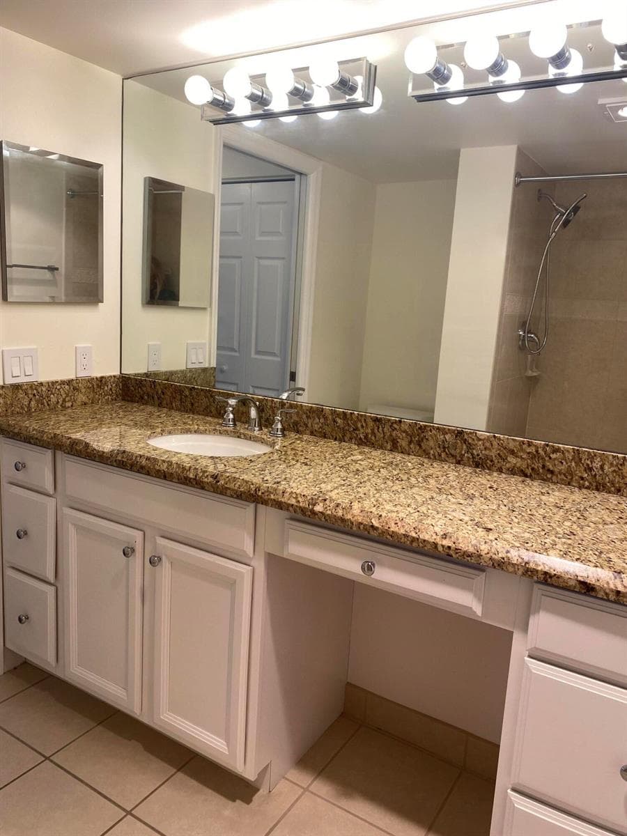 17 Royal Palm Way 305 photo 11