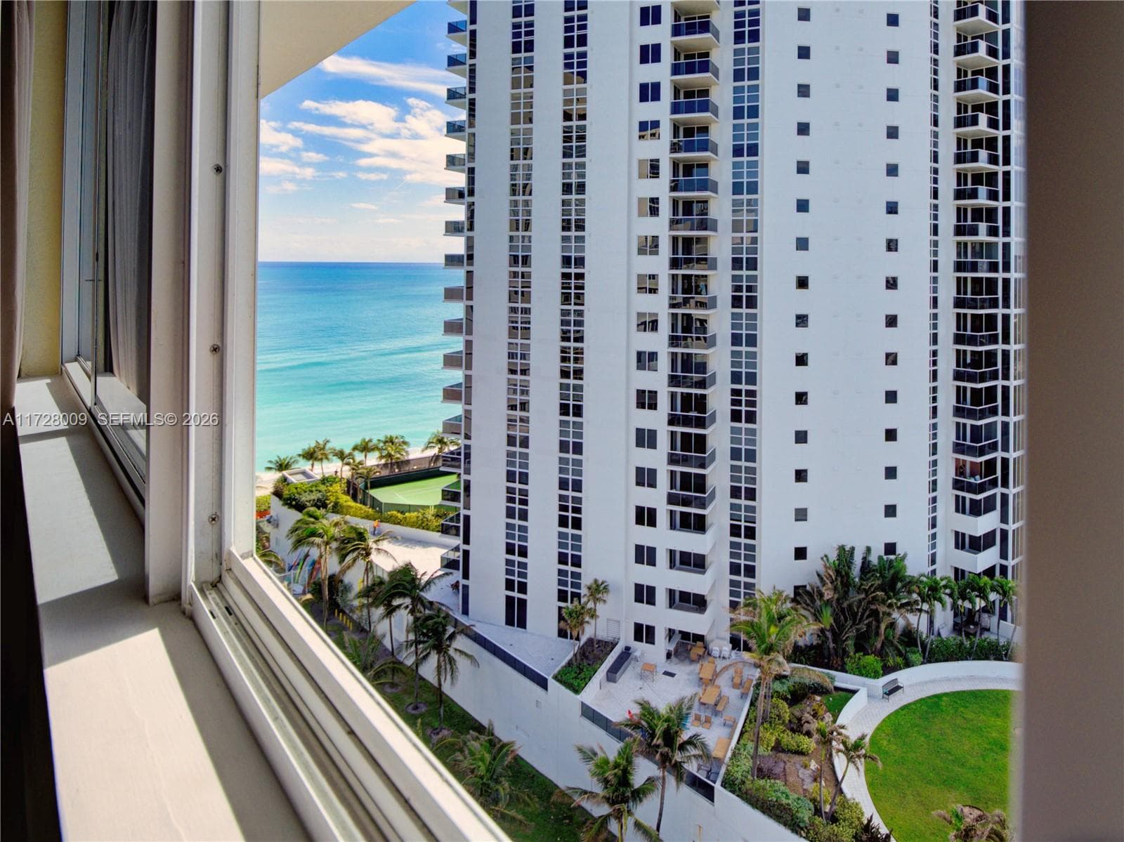 19201 Collins Ave 1141 photo 17