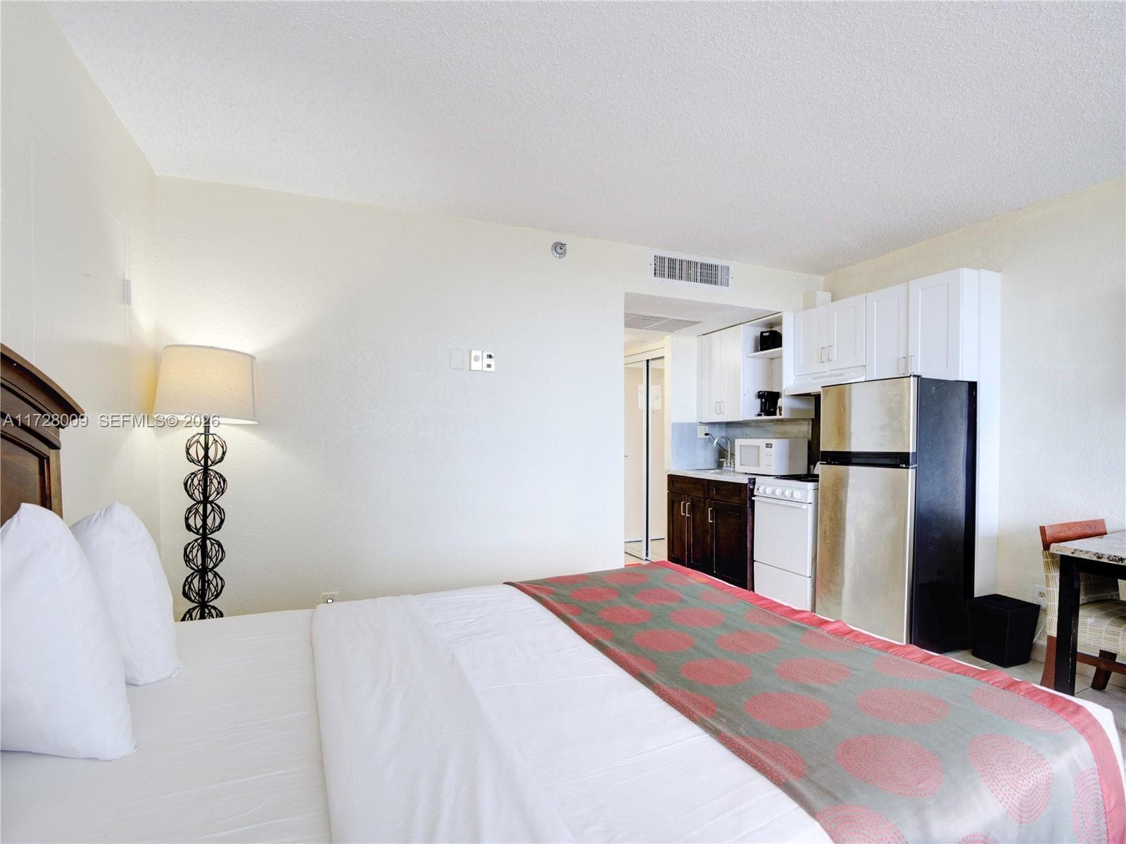 19201 Collins Ave 1141 photo 16