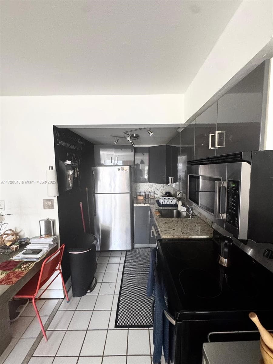 1650 NE 115th St 506 photo 9