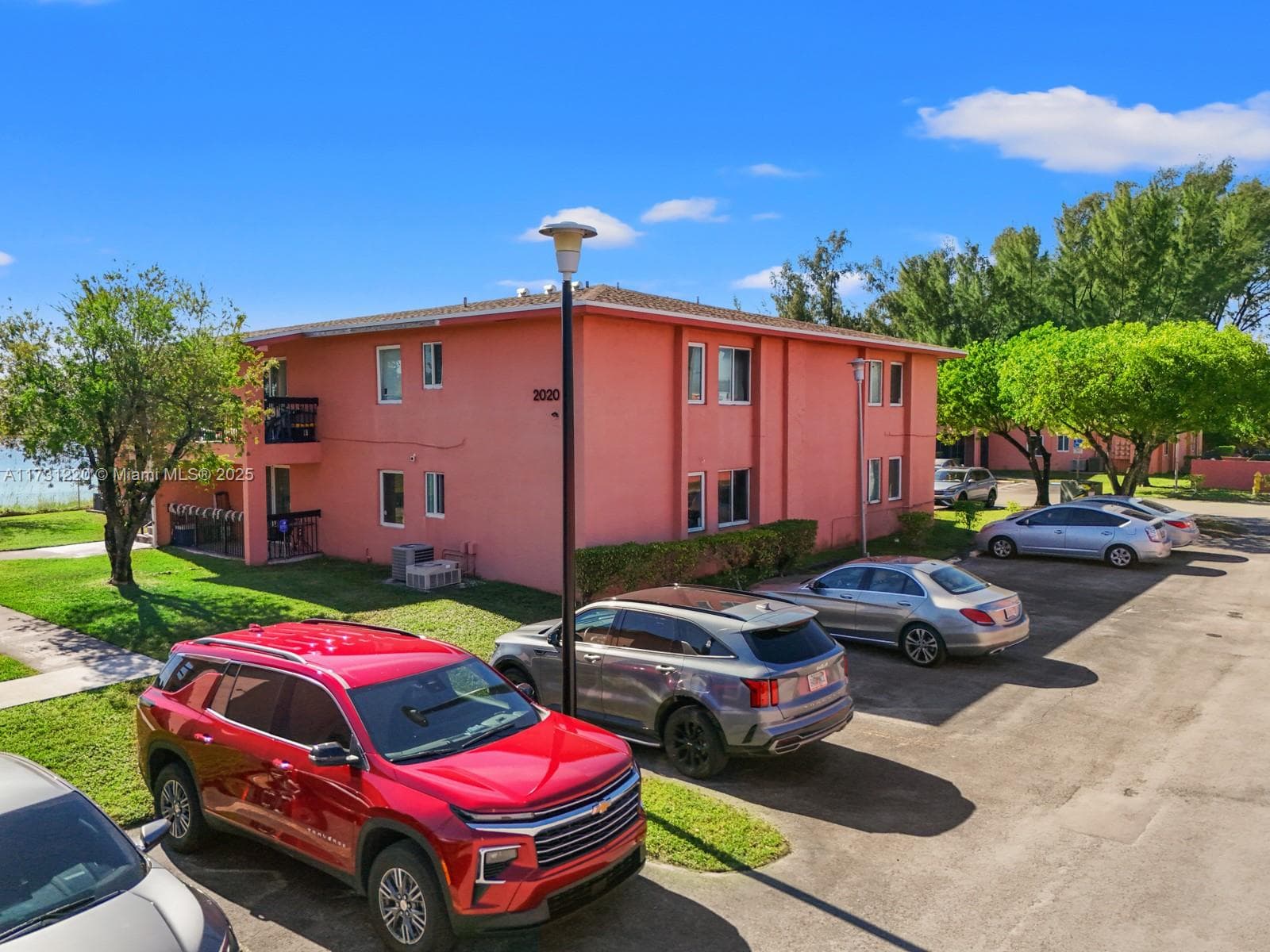 2020 NW 119th St 1122 photo 4