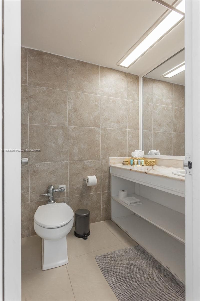 5445 Collins Ave 1623 photo 23