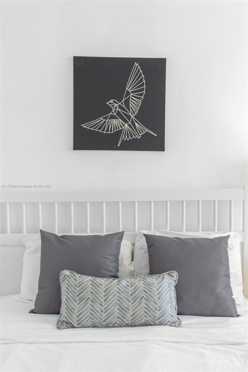 5445 Collins Ave 1623 photo 2