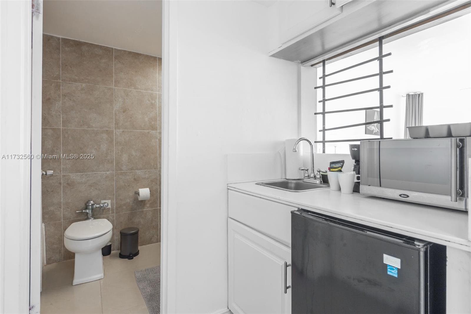 5445 Collins Ave 1623 photo 7