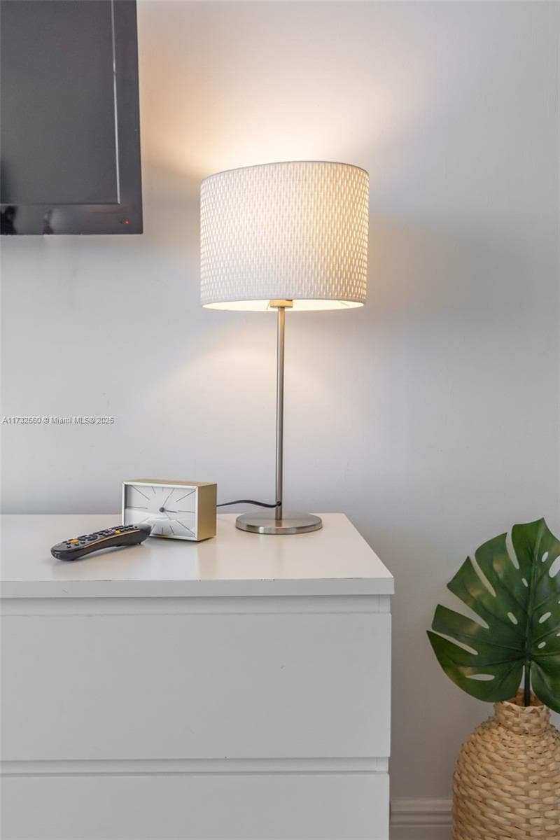 5445 Collins Ave 1623 photo 1