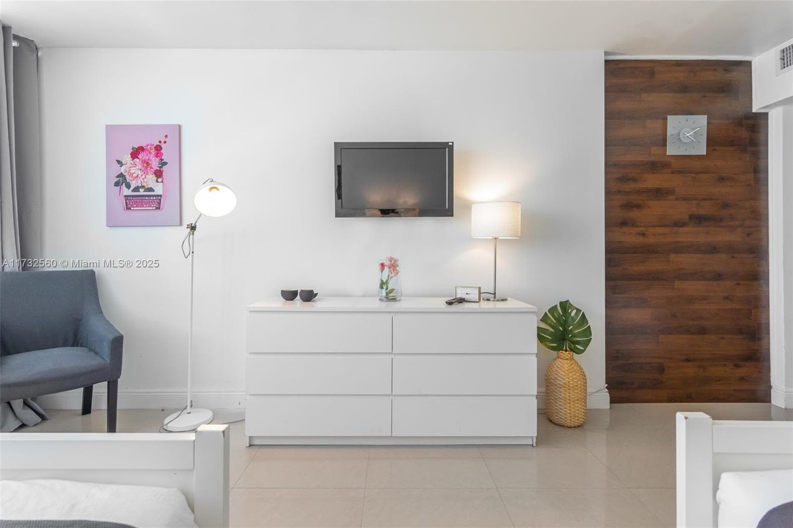 5445 Collins Ave 1623 photo 9