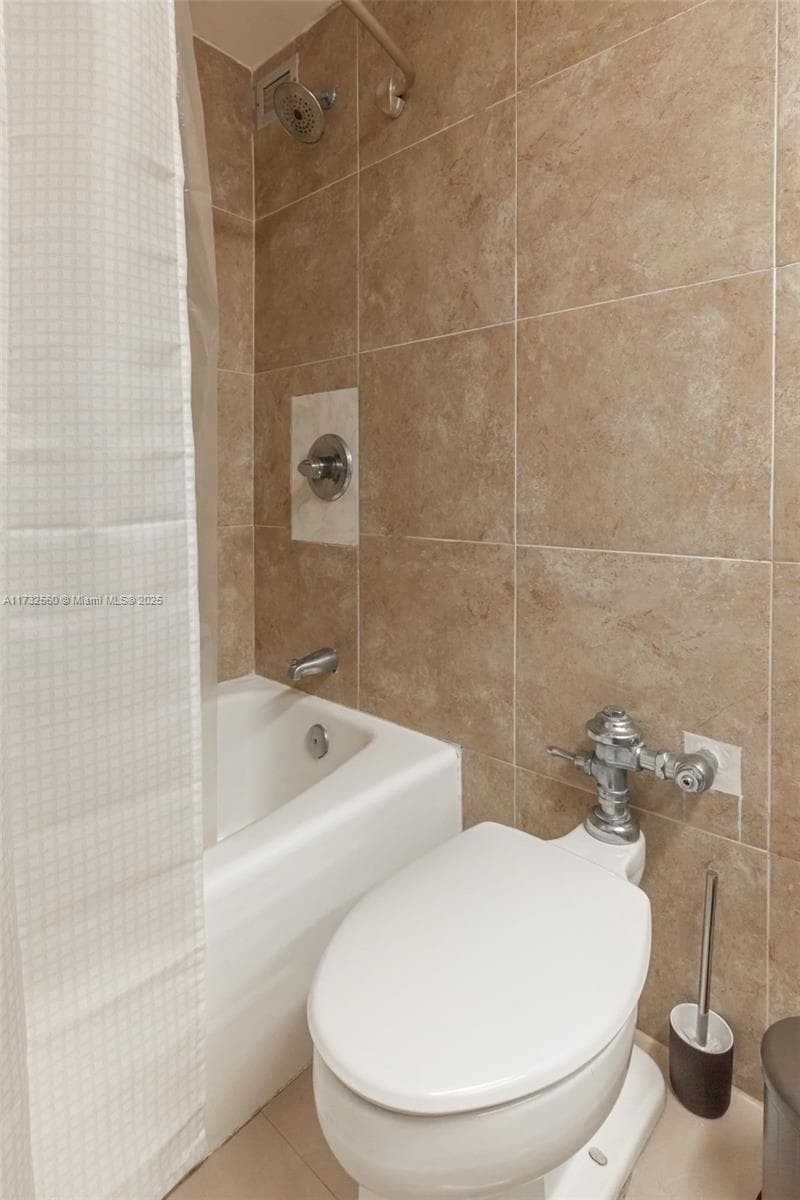 5445 Collins Ave 1623 photo 14