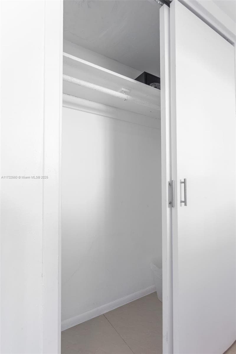 5445 Collins Ave 1623 photo 15