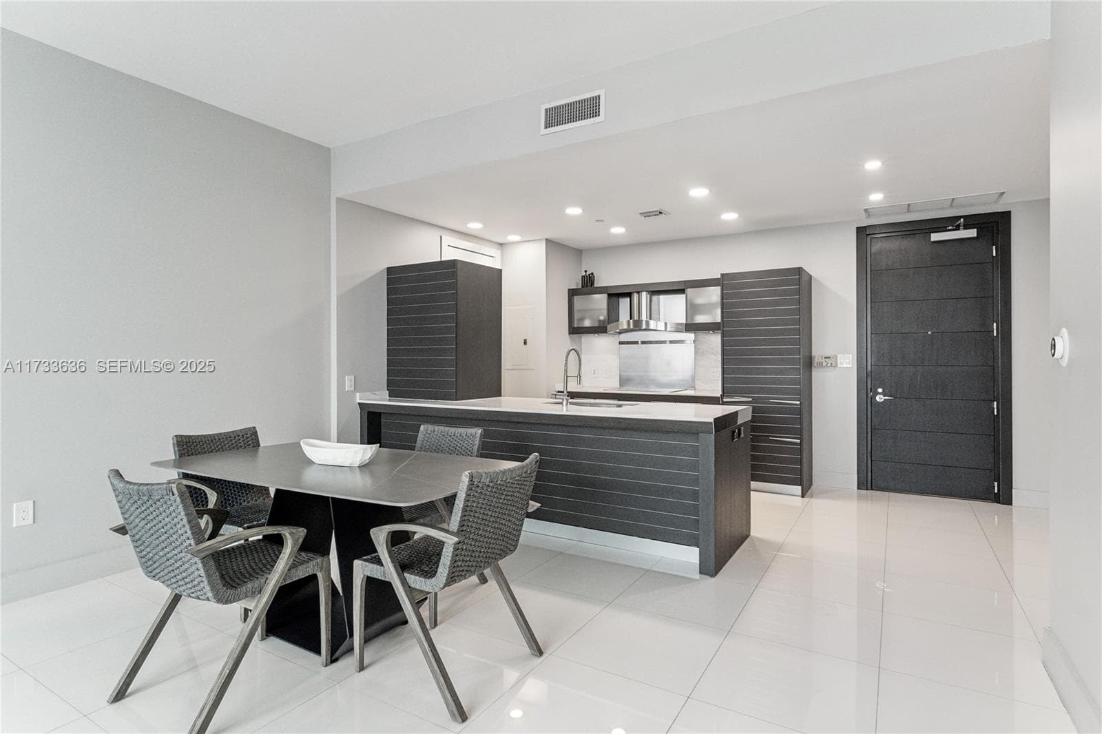 200 Biscayne Boulevard Way 4912 photo 3