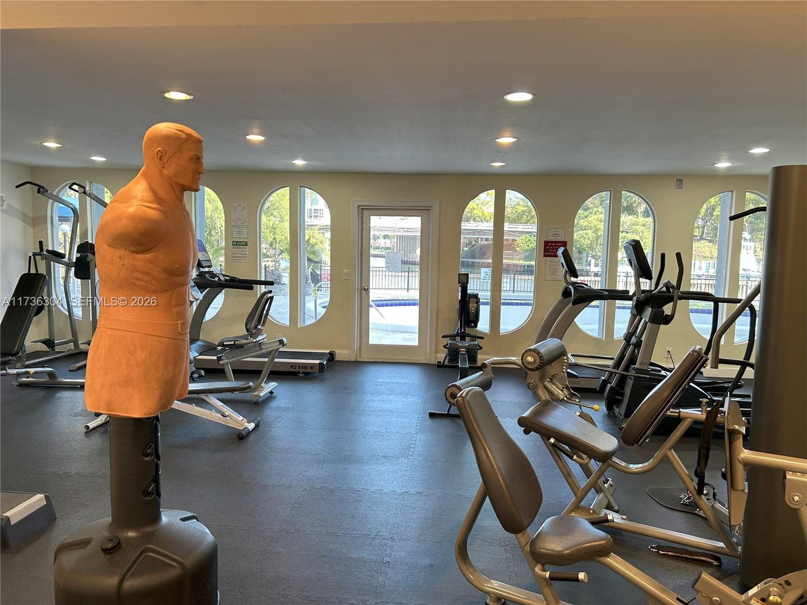 300 Diplomat pkwy 310 photo 19