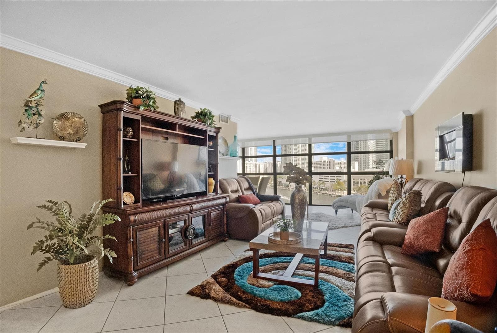 200 Leslie Drive 915 photo 2