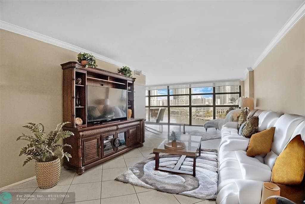 200 Leslie Drive 915 photo 13