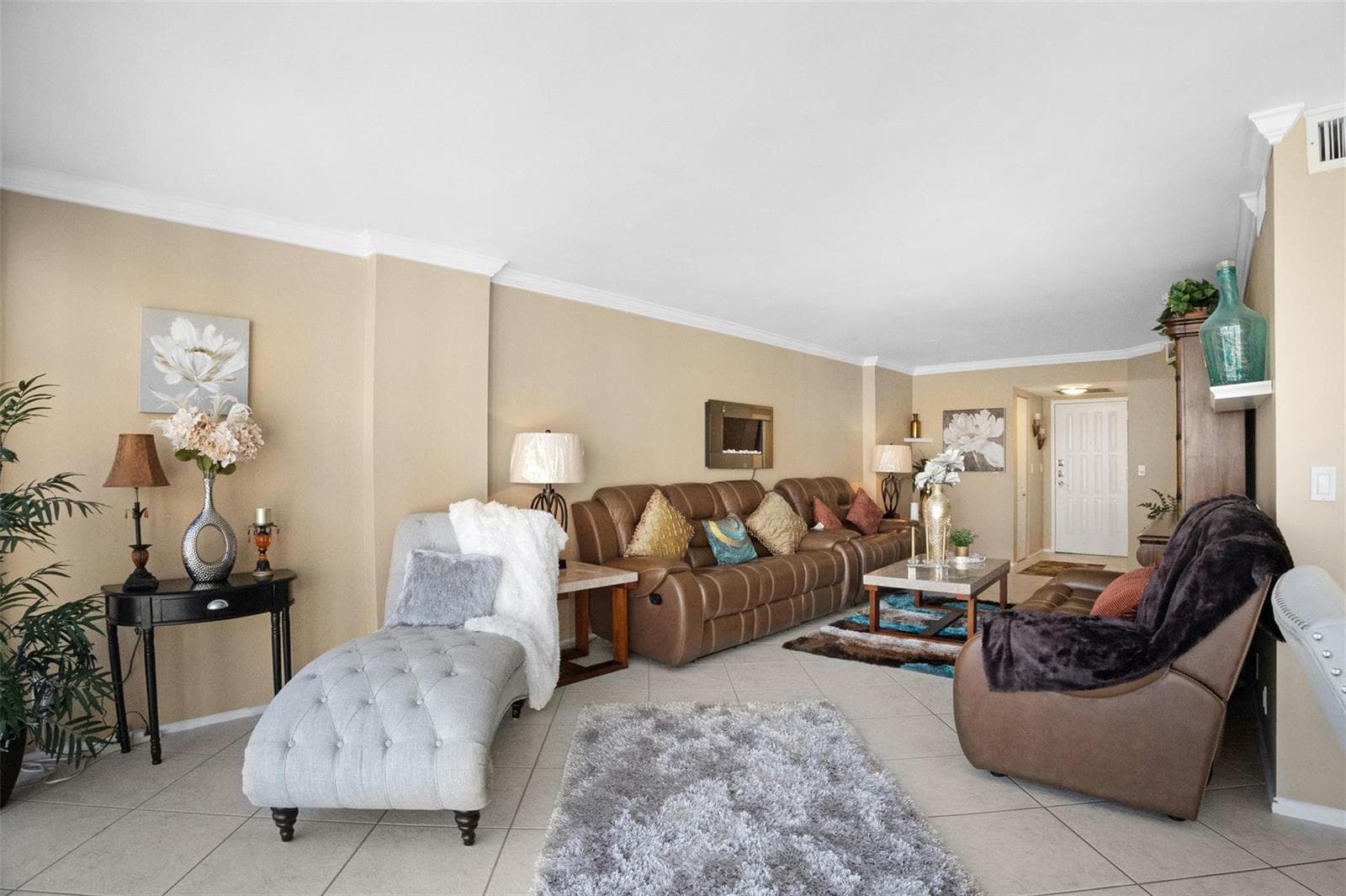 200 Leslie Drive 915 photo 12