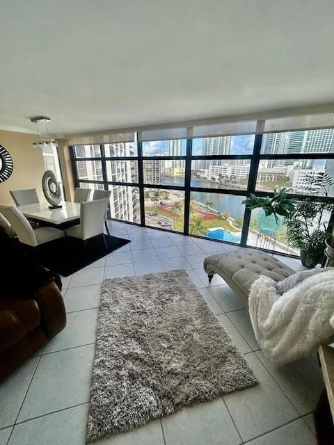 200 Leslie Drive 915 photo 9