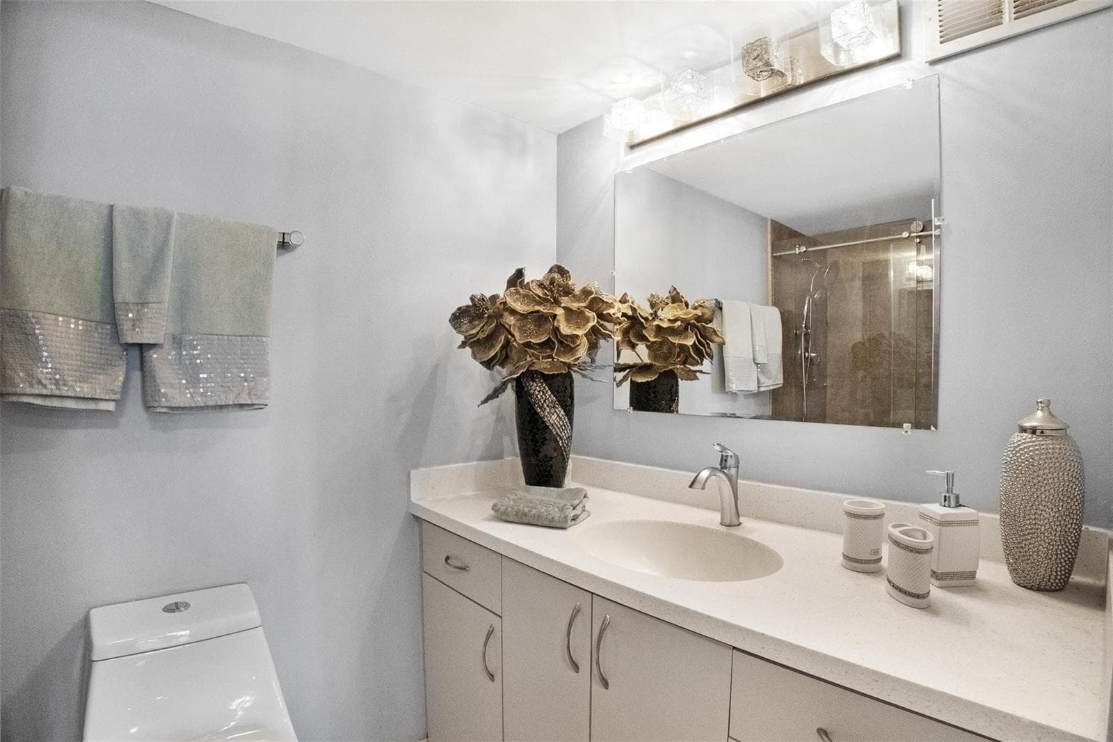 200 Leslie Drive 915 photo 24