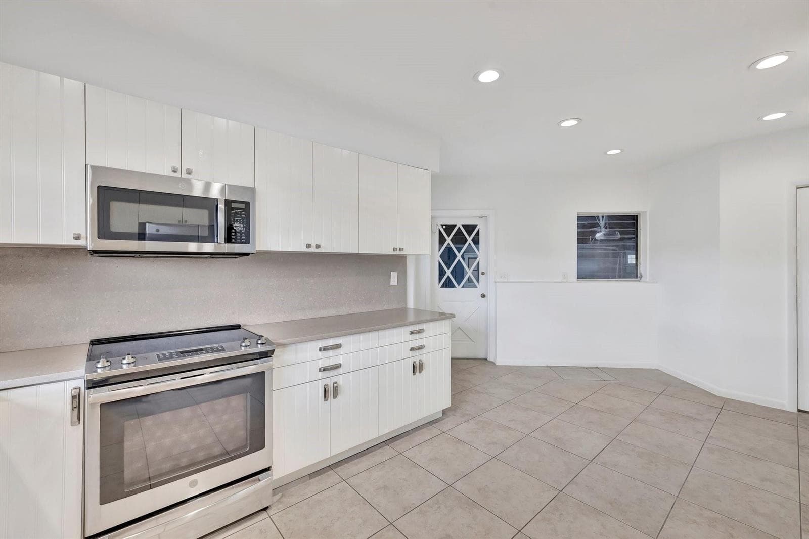 2390 SW 27th Te photo 22
