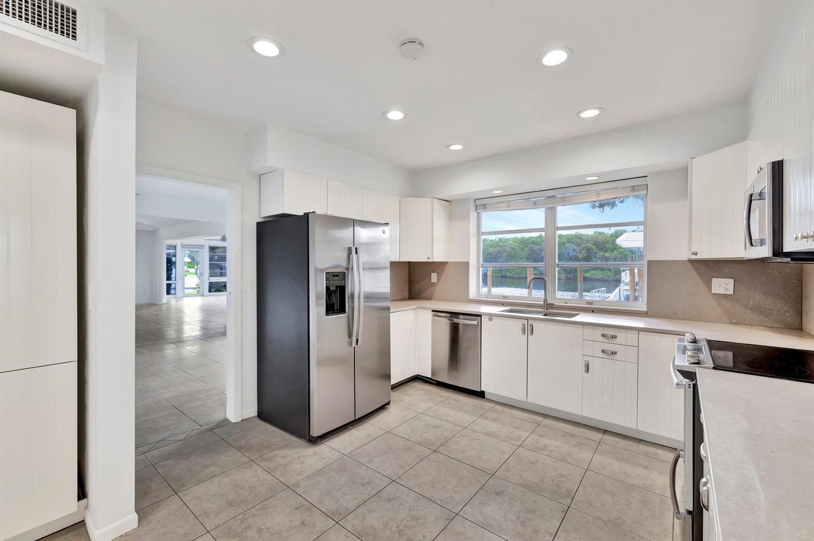 2390 SW 27th Te photo 20