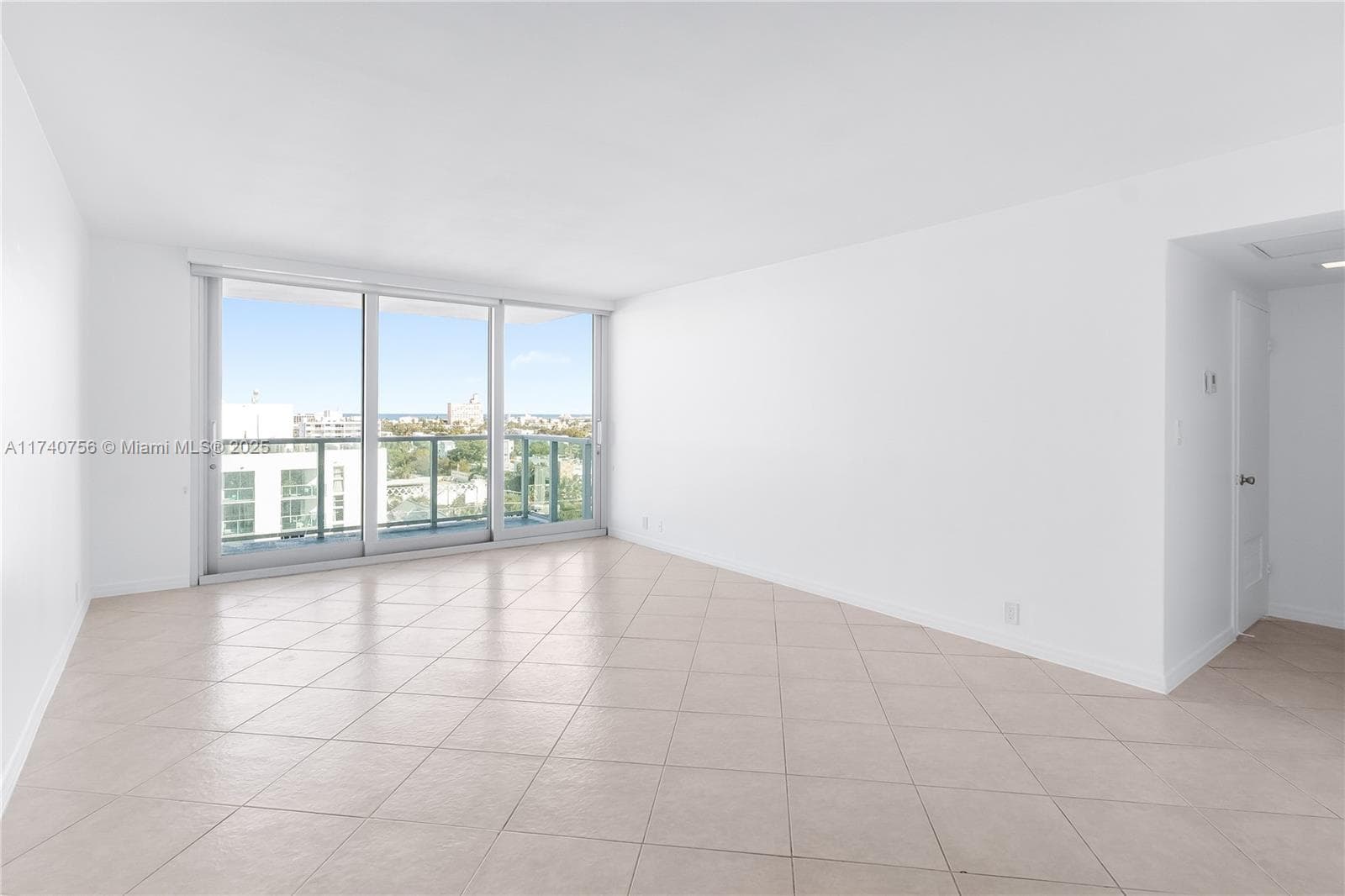 1000 West Ave 1008 photo 2