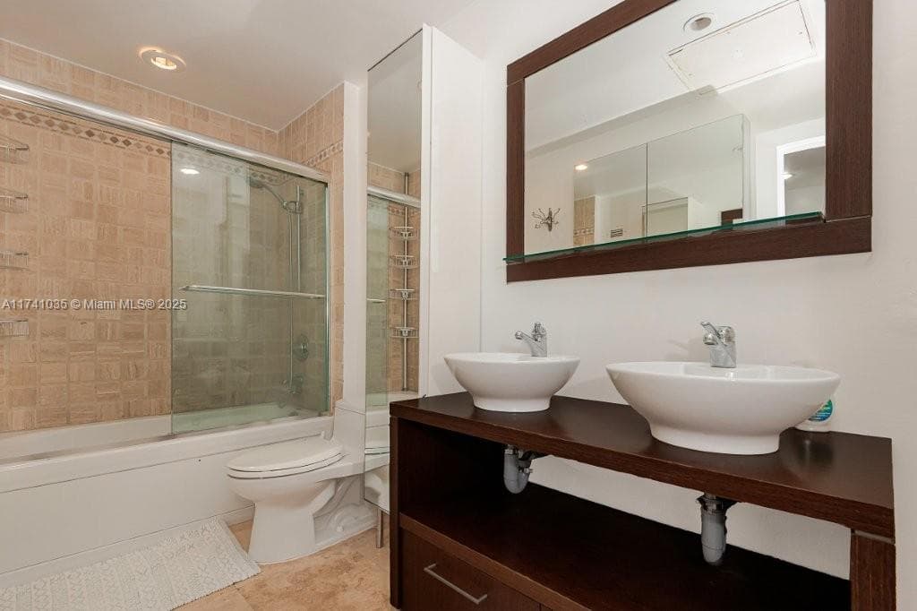 2301 Collins Ave 1629 photo 2