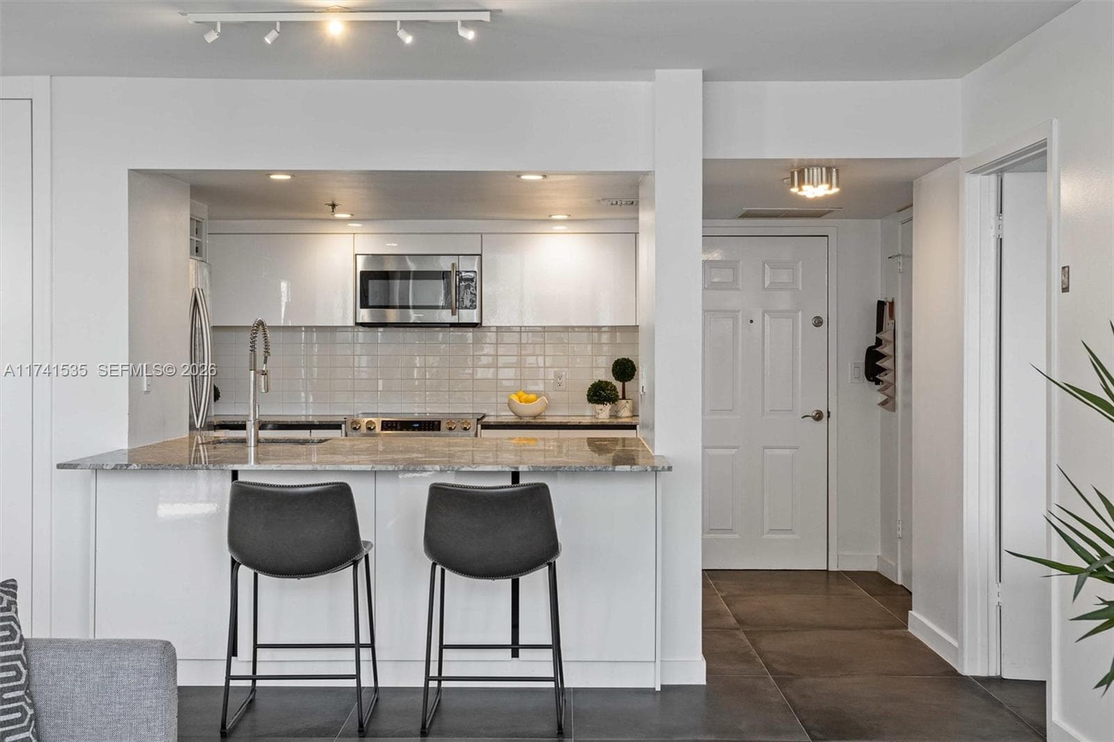540 Brickell Key Dr 1519 photo 8