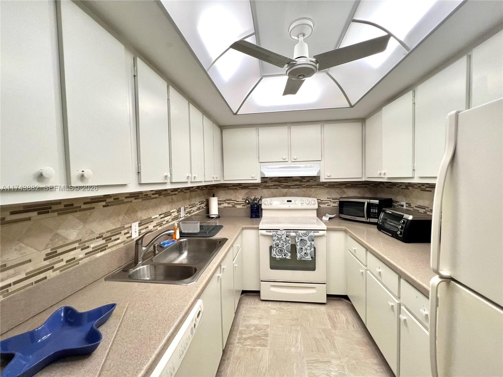 125 Ocean Ave 402 photo 3