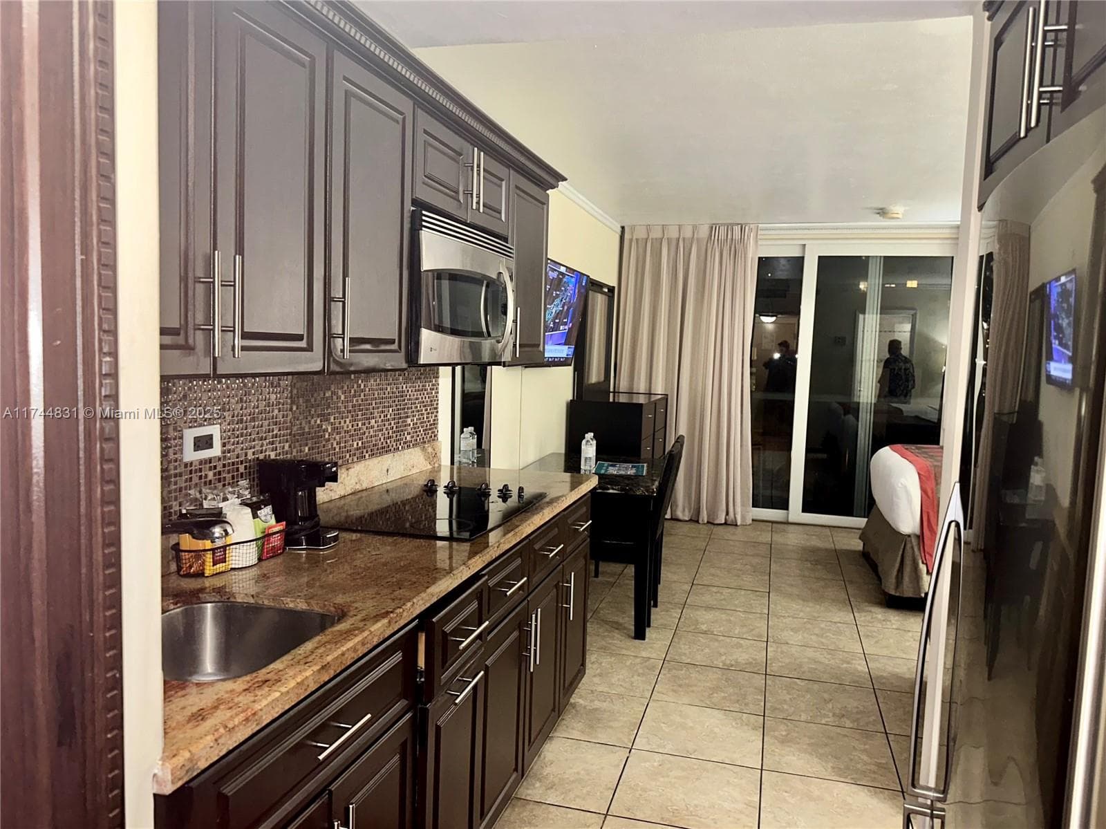 19201 Collins Ave 435 photo 2