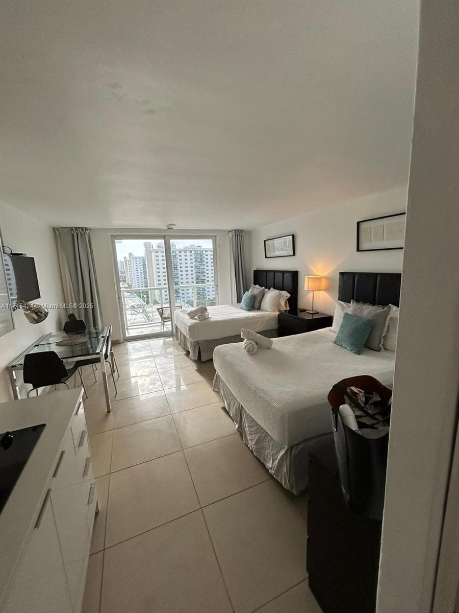 19201 Collins Ave 1139 photo 9