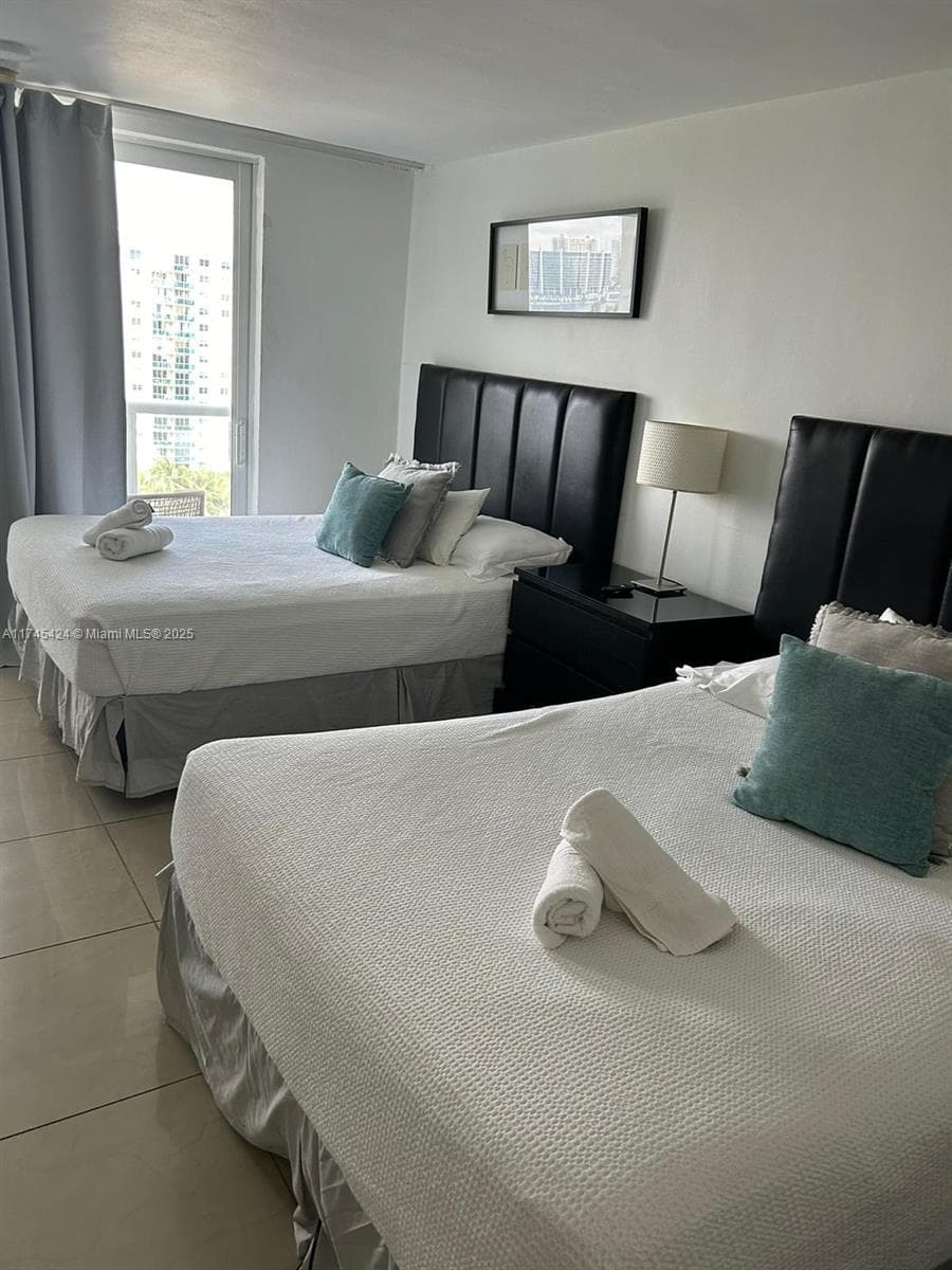 19201 Collins Ave 1139 photo 8