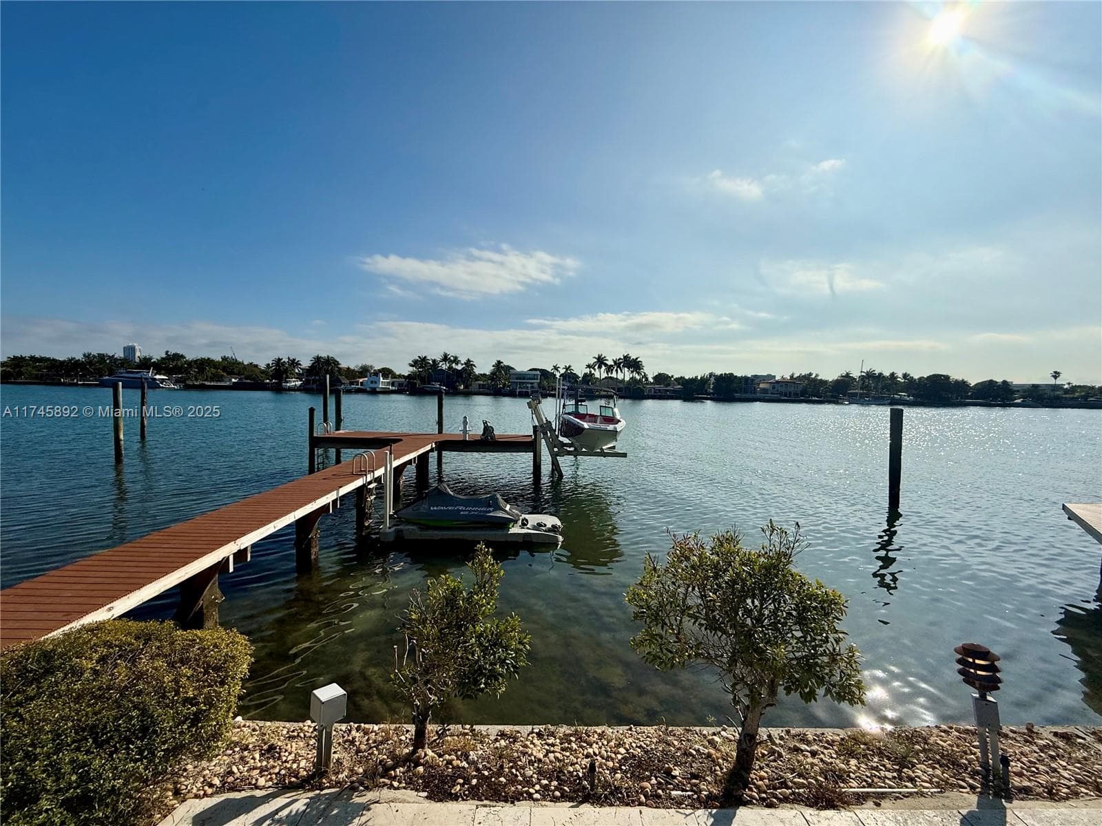 1670 Daytonia Rd photo 3