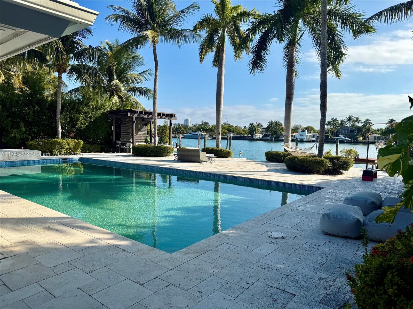 1670 Daytonia Rd photo 1