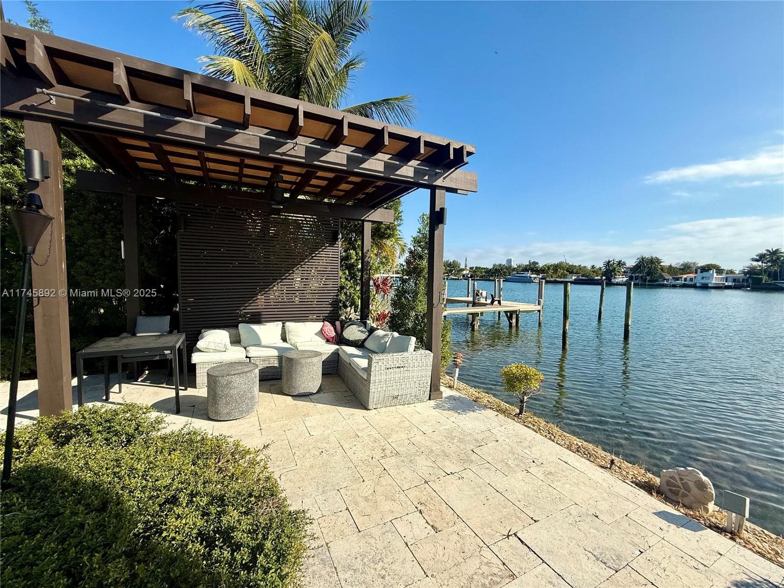 1670 Daytonia Rd photo 5