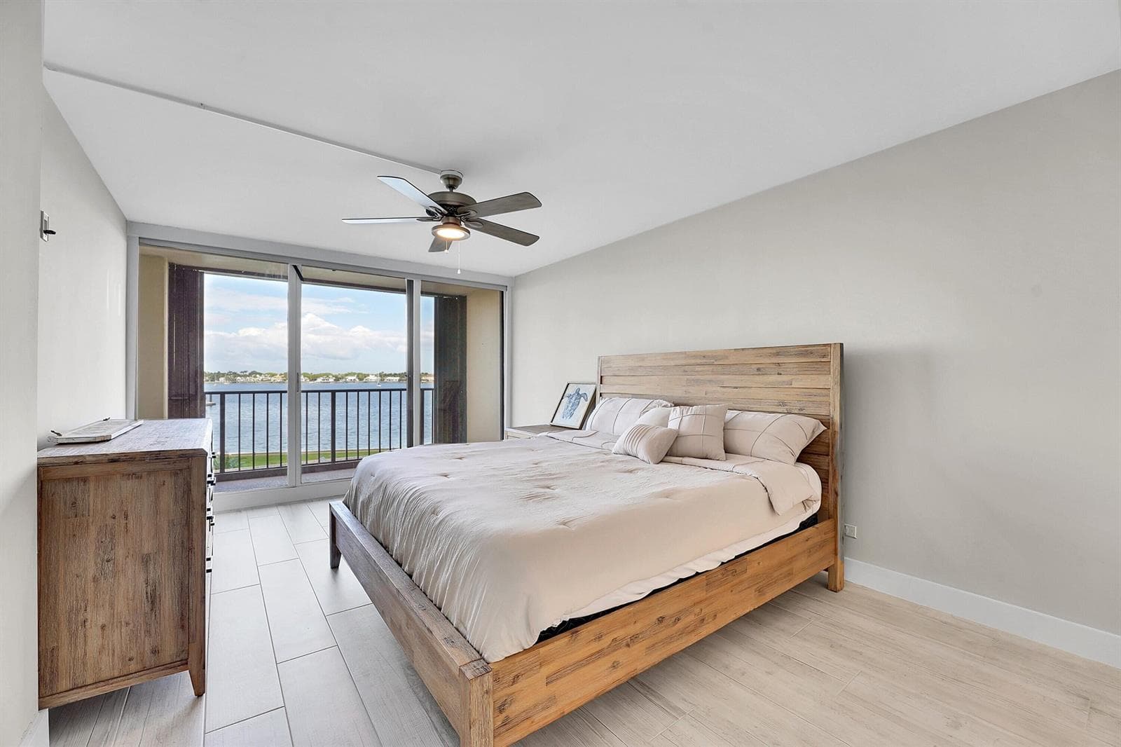 134 Lakeshore Drive 316 photo 8