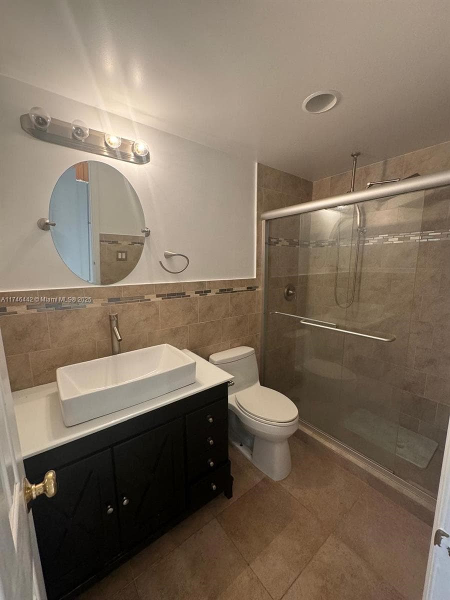 3642 NE 171st St 306 photo 12
