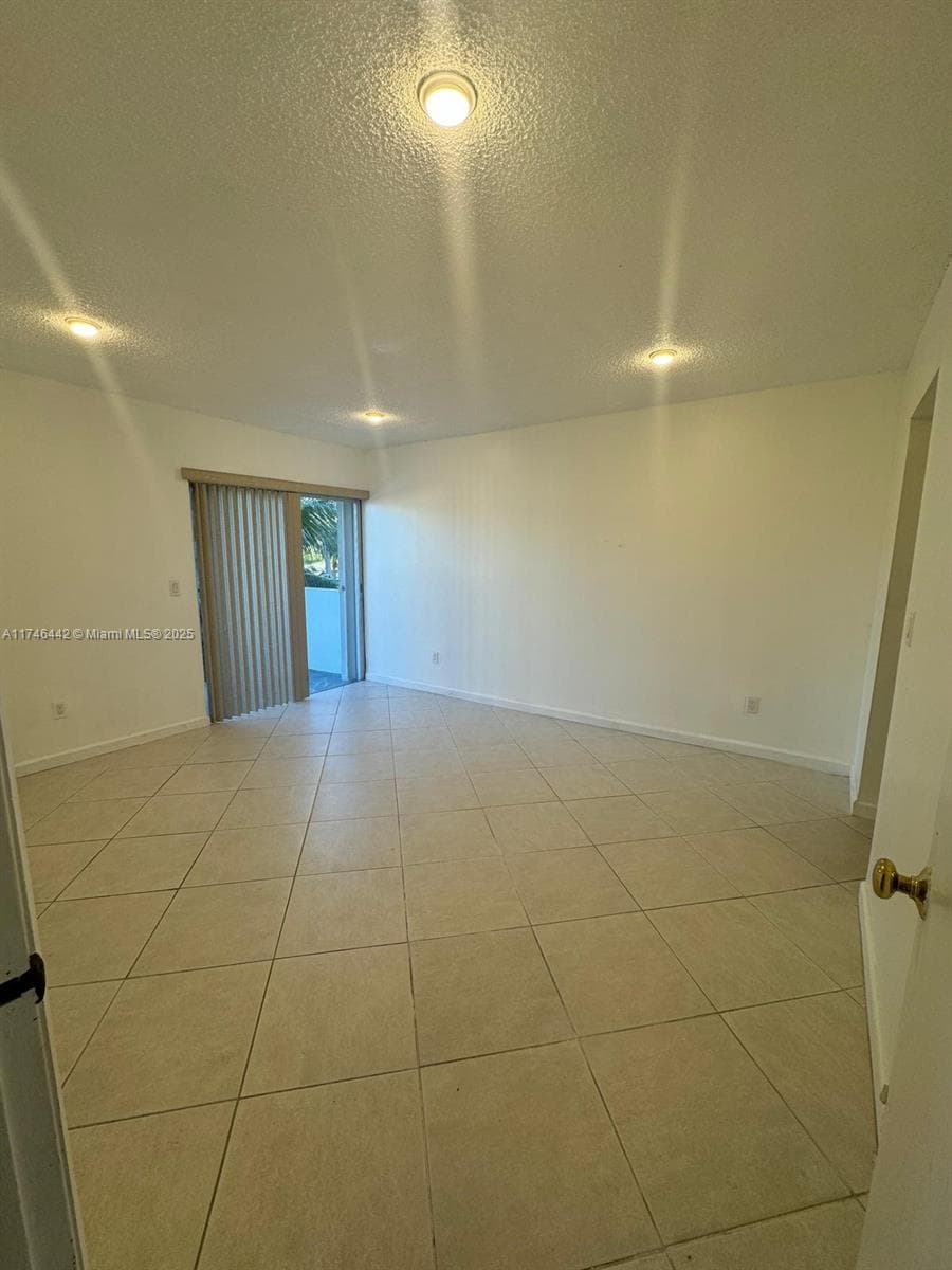 3642 NE 171st St 306 photo 4