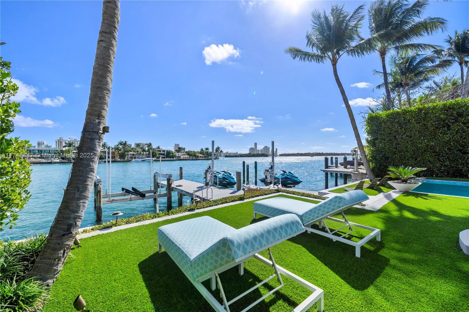 227 E DILIDO DR photo 2
