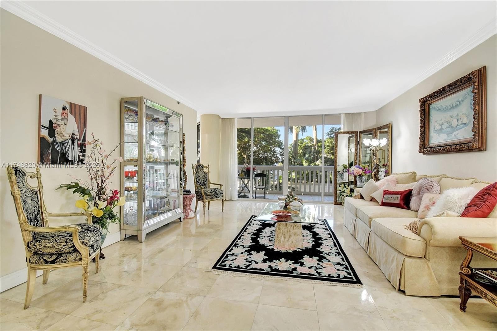2000 ISLAND Blvd 410 photo 1