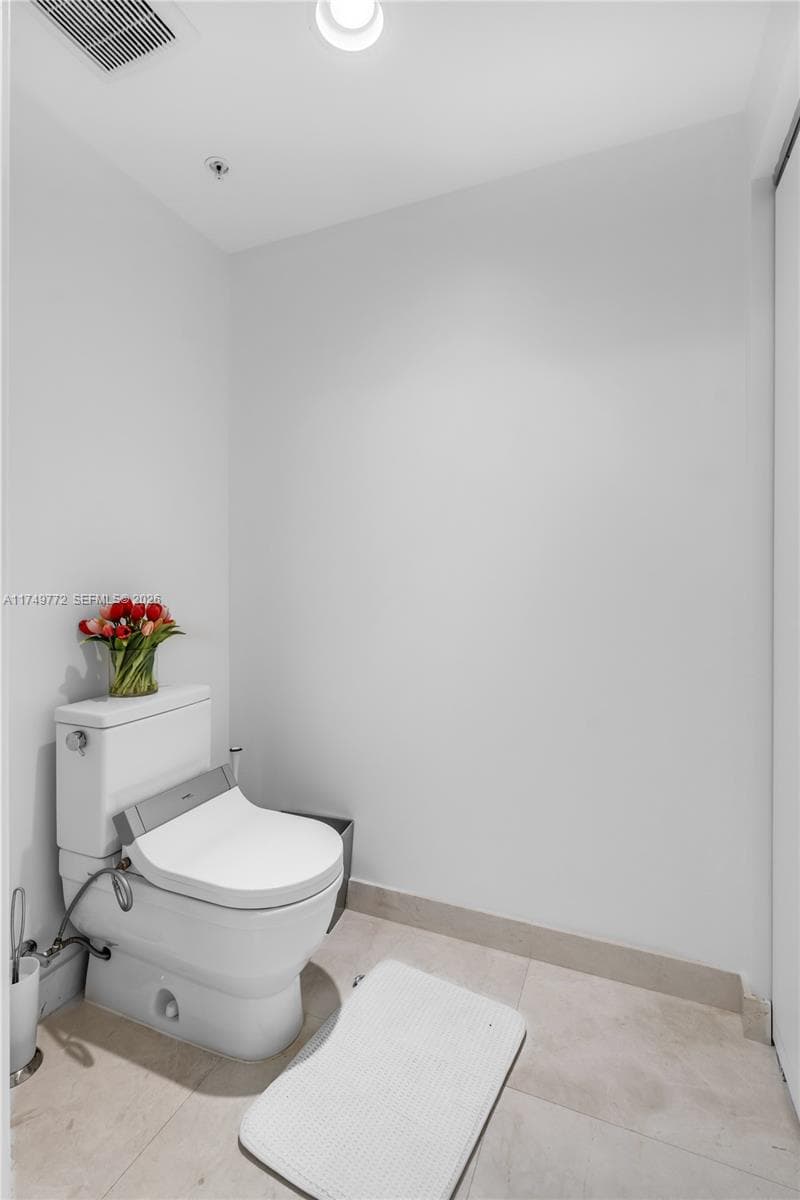 17111 Biscayne Blvd 2001 photo 23