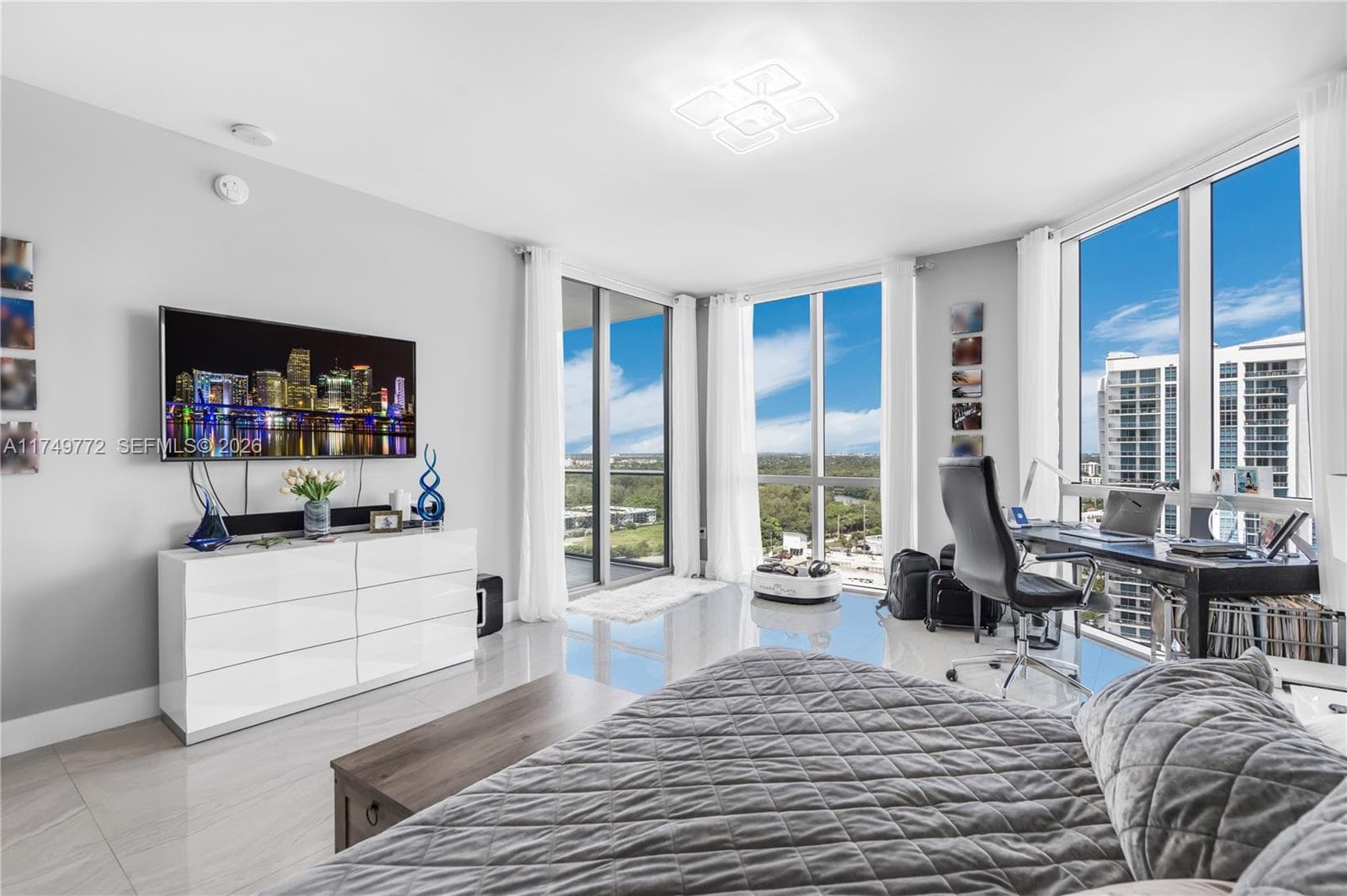 17111 Biscayne Blvd 2001 photo 17