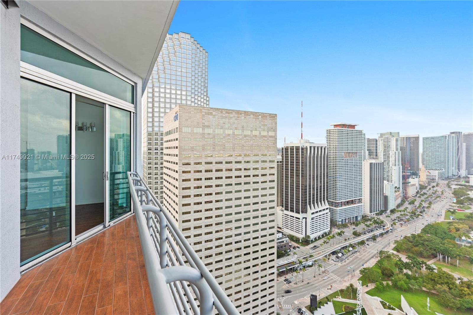 335 S Biscayne Blvd UPH02 photo 3